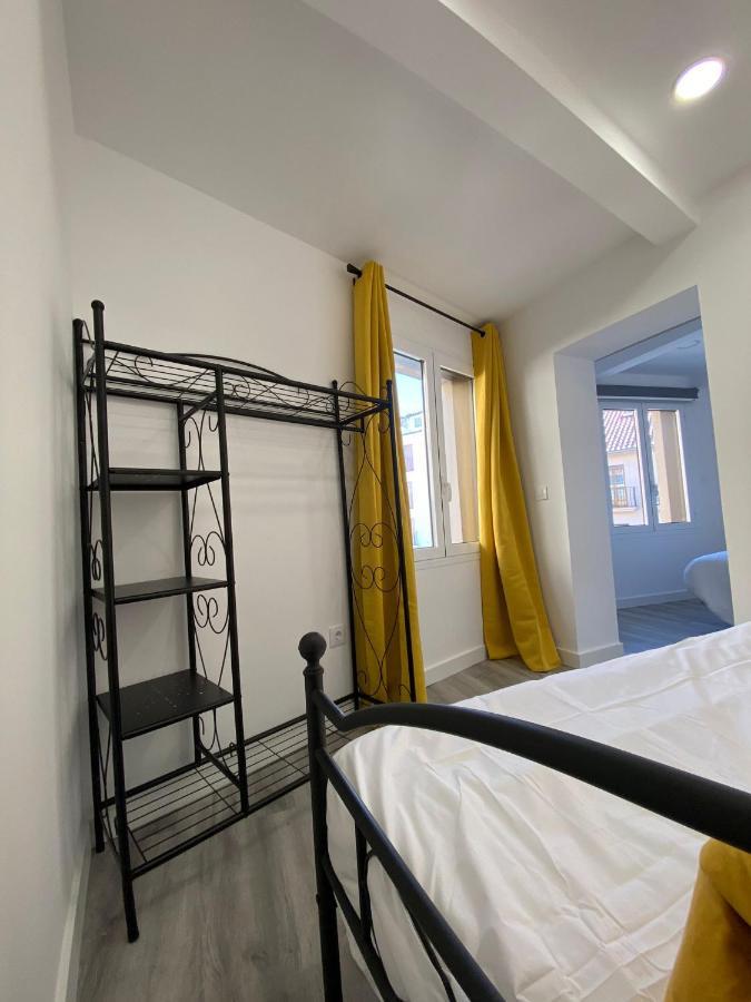 Apartamentos San Martin Пласенсия Екстериор снимка